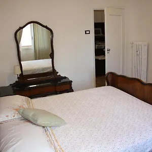 Lunetta Gamberini , Bologna Italia