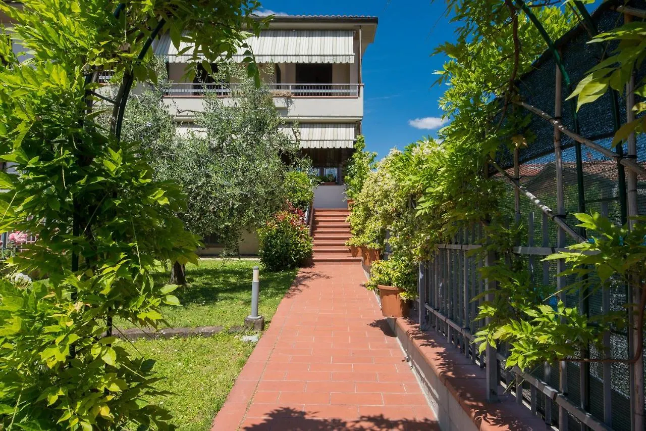 Bed & Breakfast Profumo D'Estate Agliana 0*,  Italy